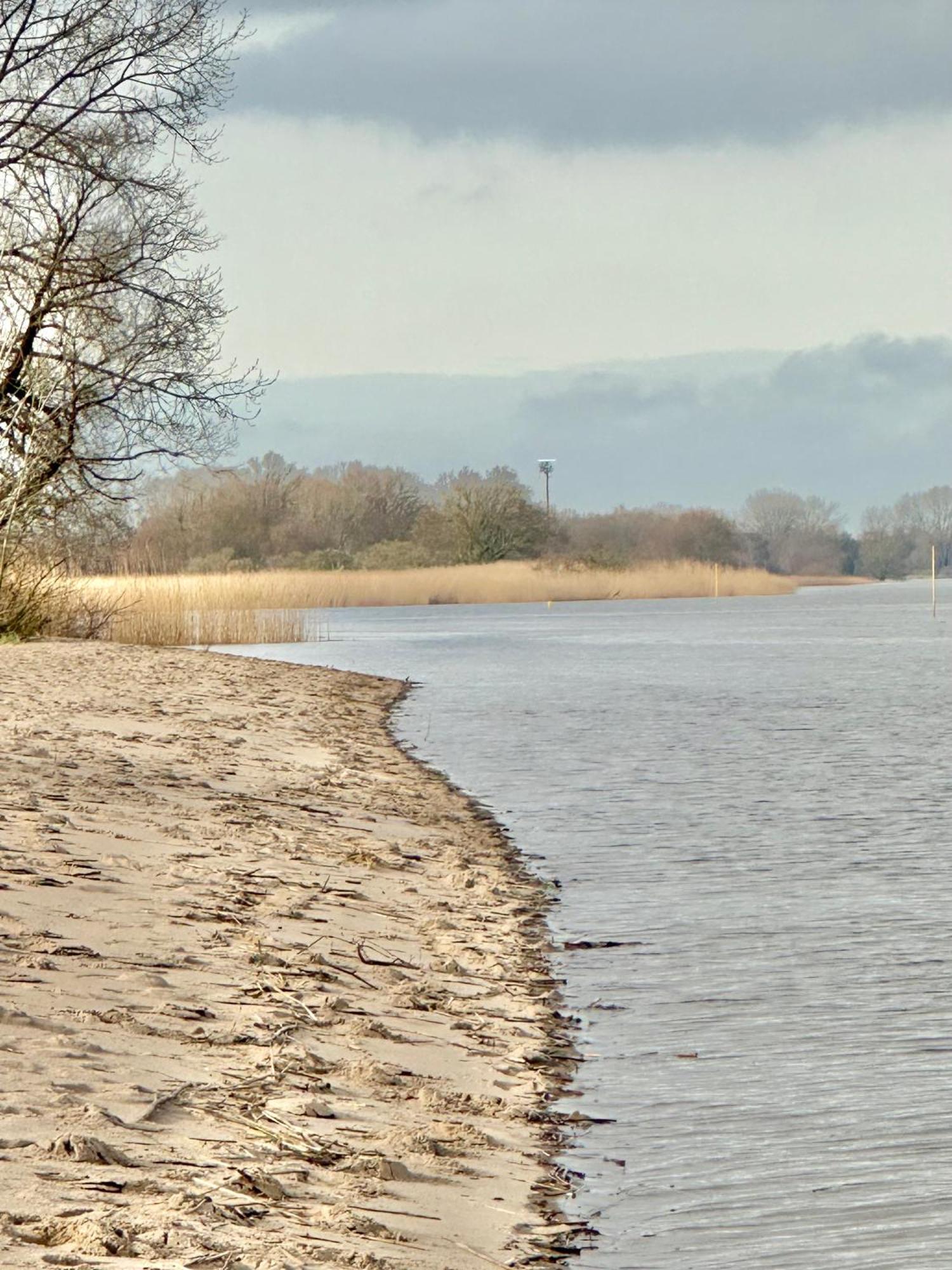 Gaestehaus Weserblick Am Weser-Sandstrand Berne Екстер'єр фото