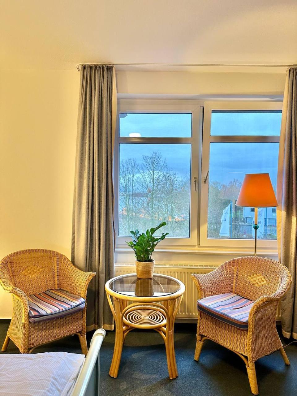 Gaestehaus Weserblick Am Weser-Sandstrand Berne Екстер'єр фото