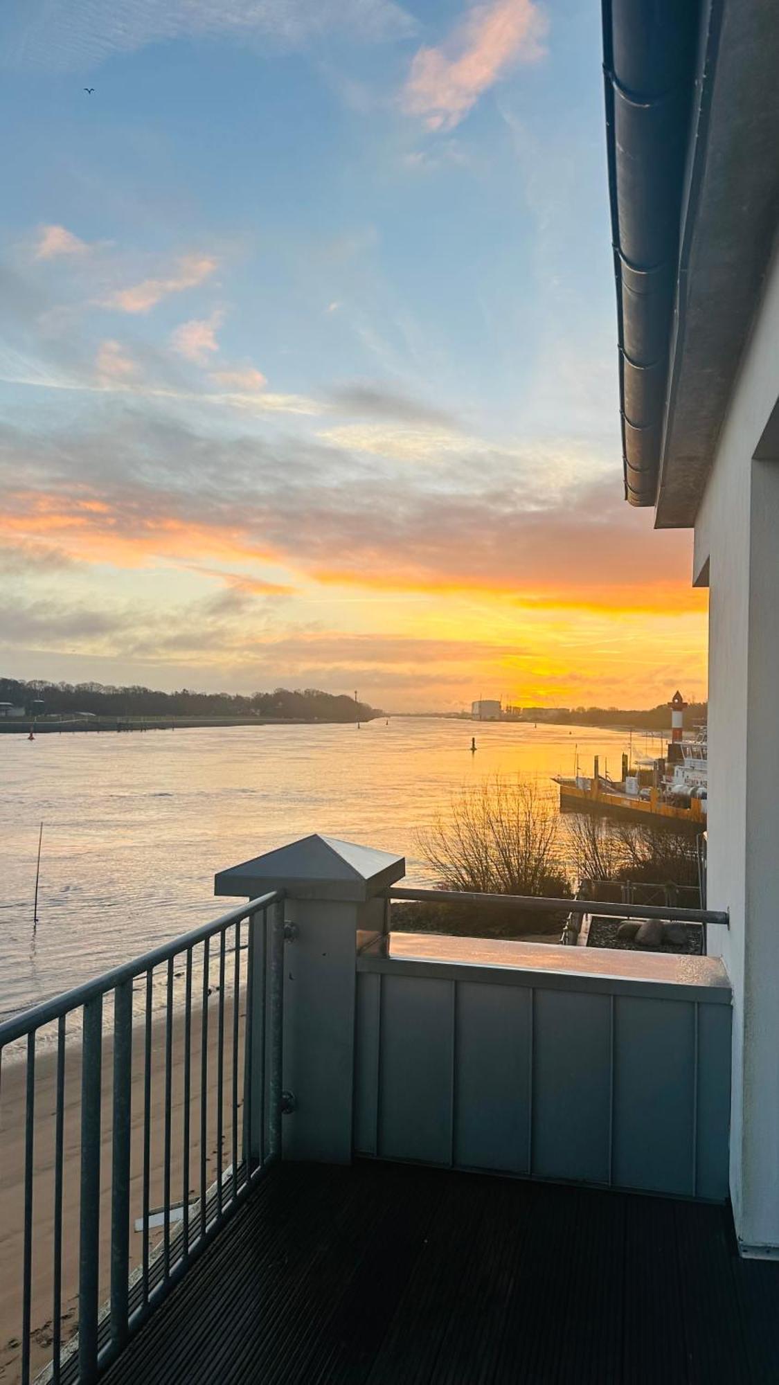 Gaestehaus Weserblick Am Weser-Sandstrand Berne Екстер'єр фото