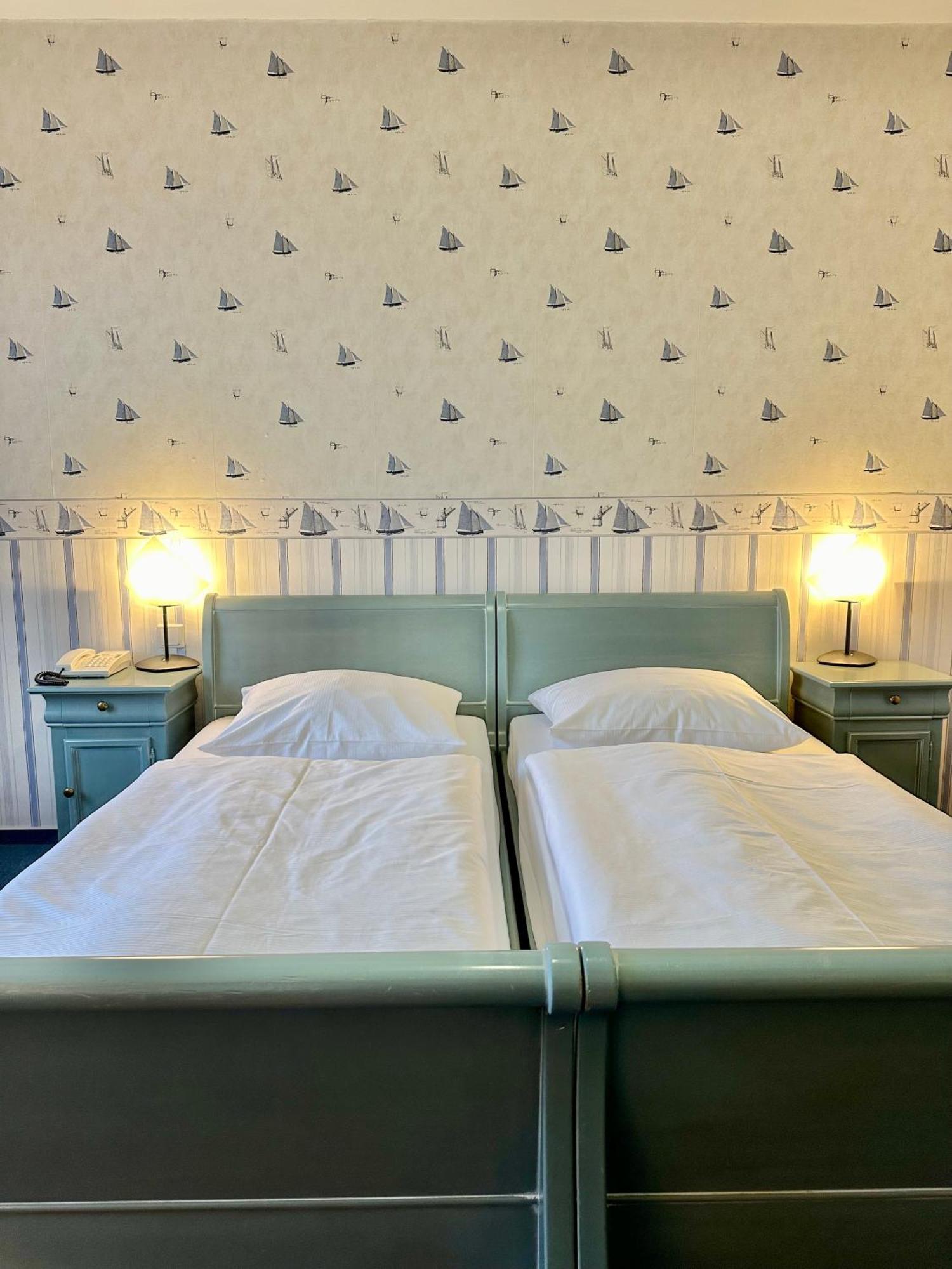 Gaestehaus Weserblick Am Weser-Sandstrand Berne Екстер'єр фото