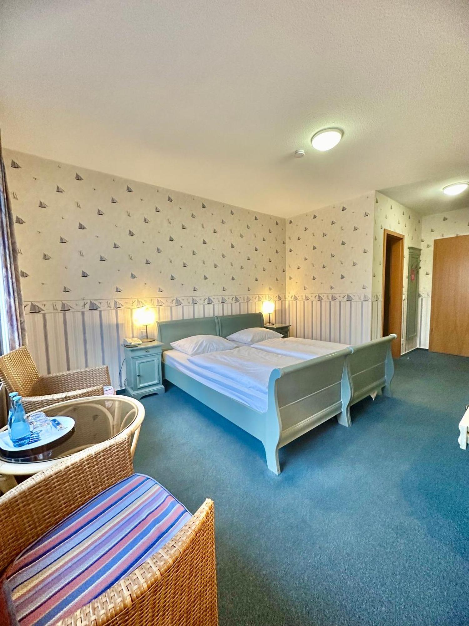 Gaestehaus Weserblick Am Weser-Sandstrand Berne Екстер'єр фото