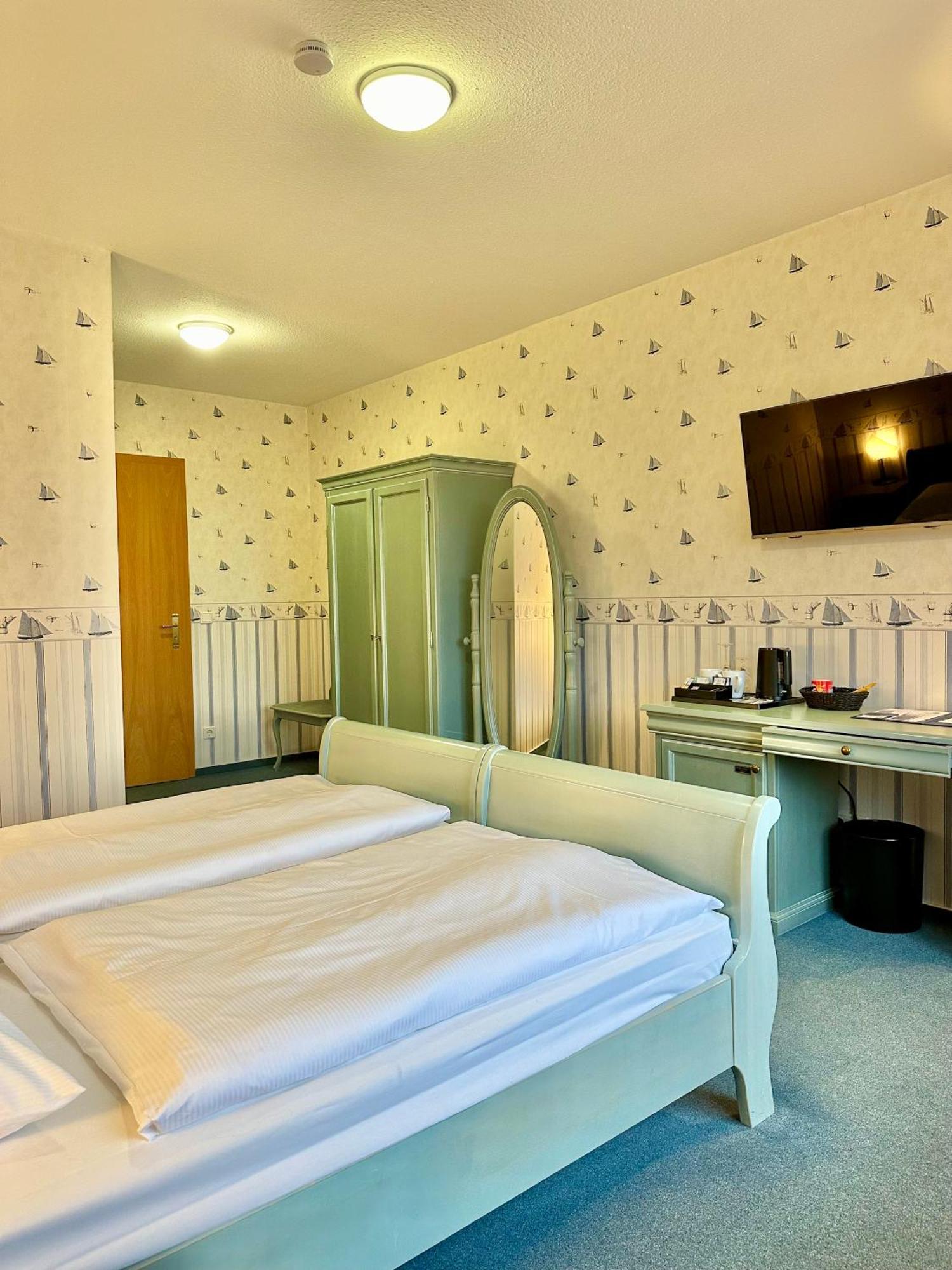 Gaestehaus Weserblick Am Weser-Sandstrand Berne Екстер'єр фото