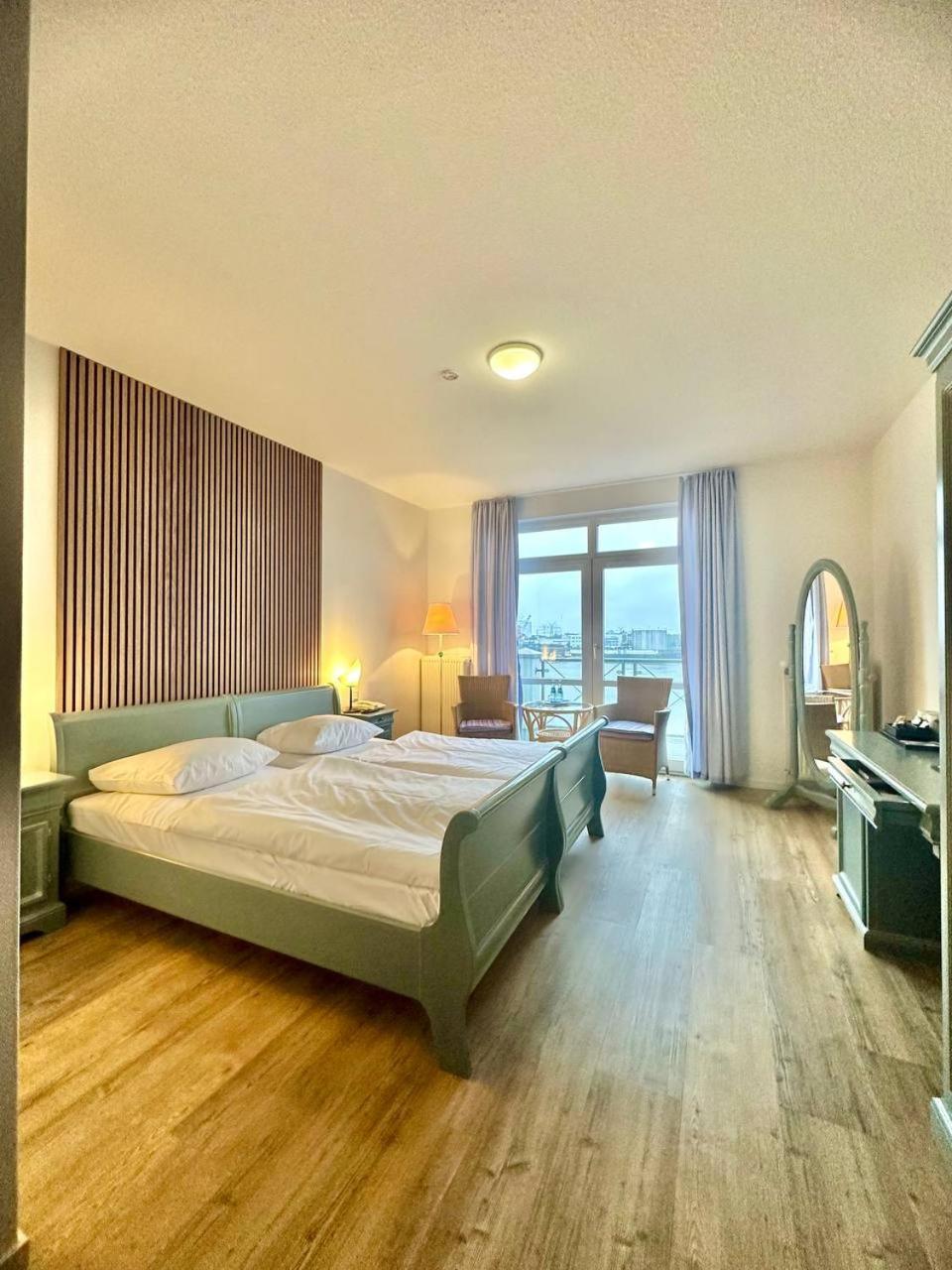 Gaestehaus Weserblick Am Weser-Sandstrand Berne Екстер'єр фото