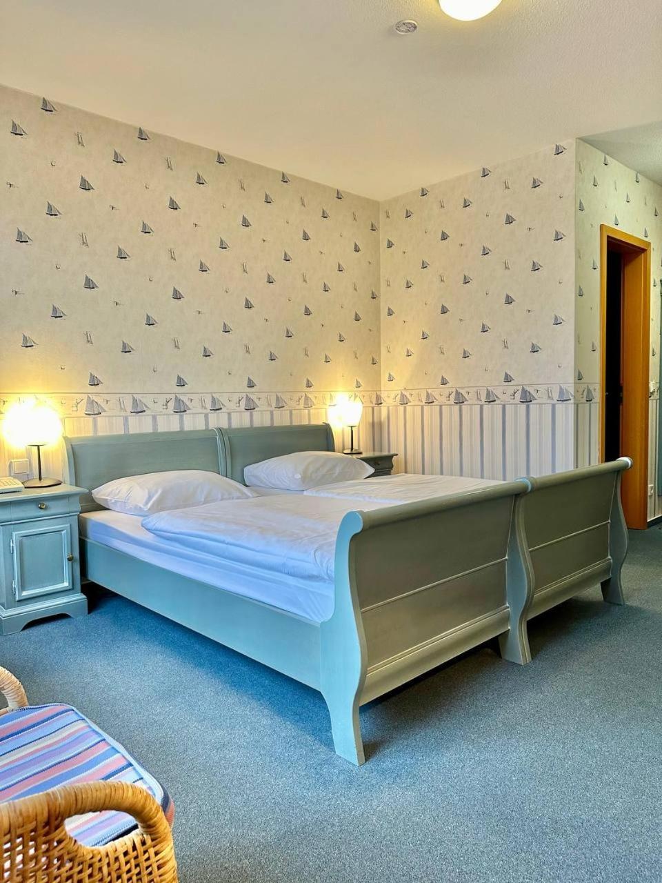 Gaestehaus Weserblick Am Weser-Sandstrand Berne Екстер'єр фото