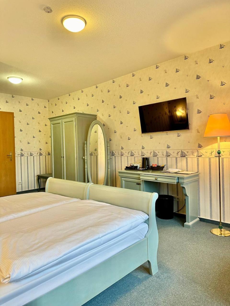 Gaestehaus Weserblick Am Weser-Sandstrand Berne Екстер'єр фото