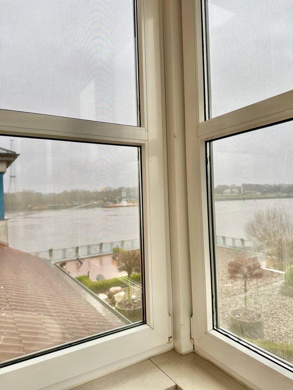 Gaestehaus Weserblick Am Weser-Sandstrand Berne Екстер'єр фото