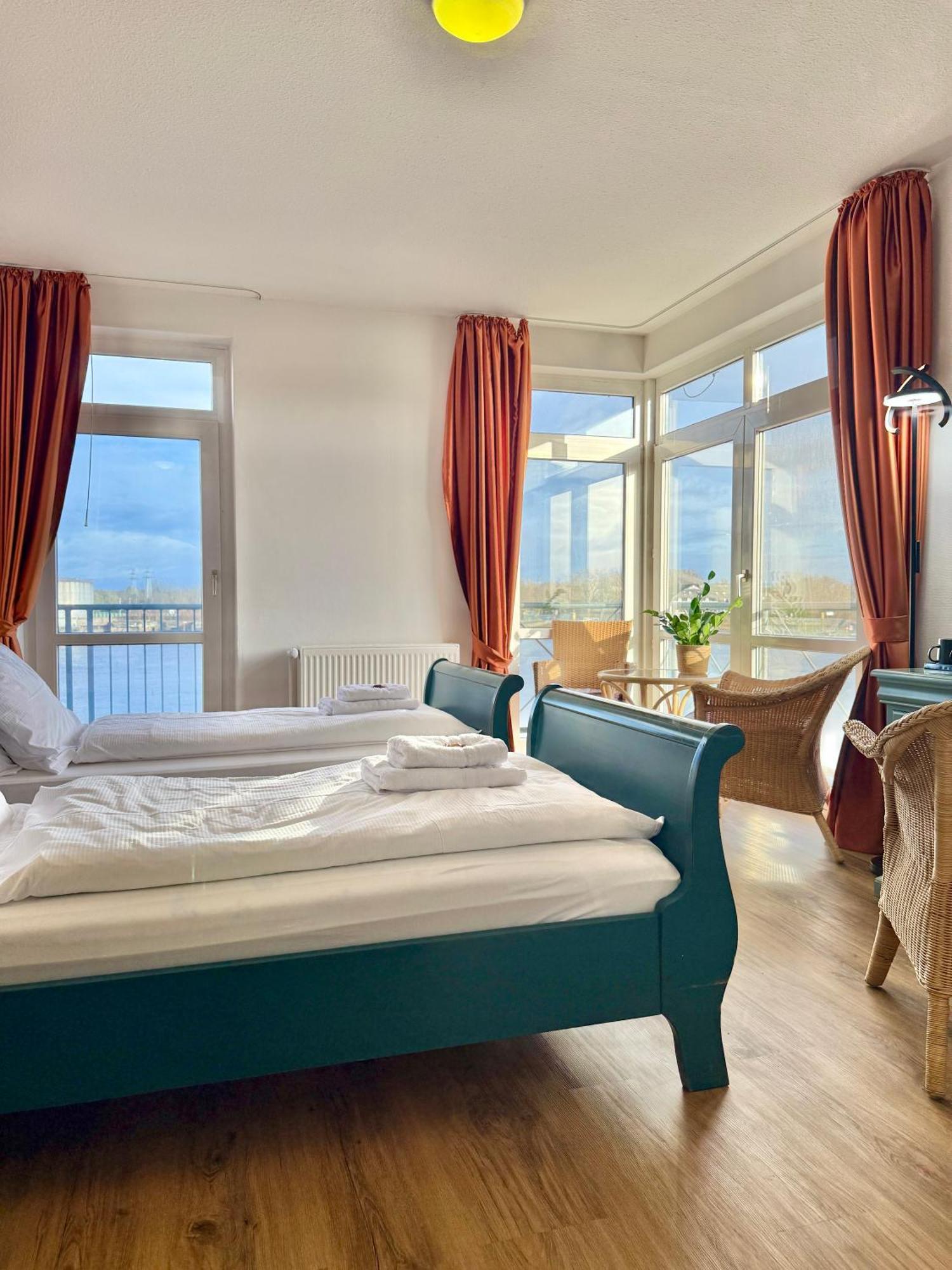 Gaestehaus Weserblick Am Weser-Sandstrand Berne Екстер'єр фото