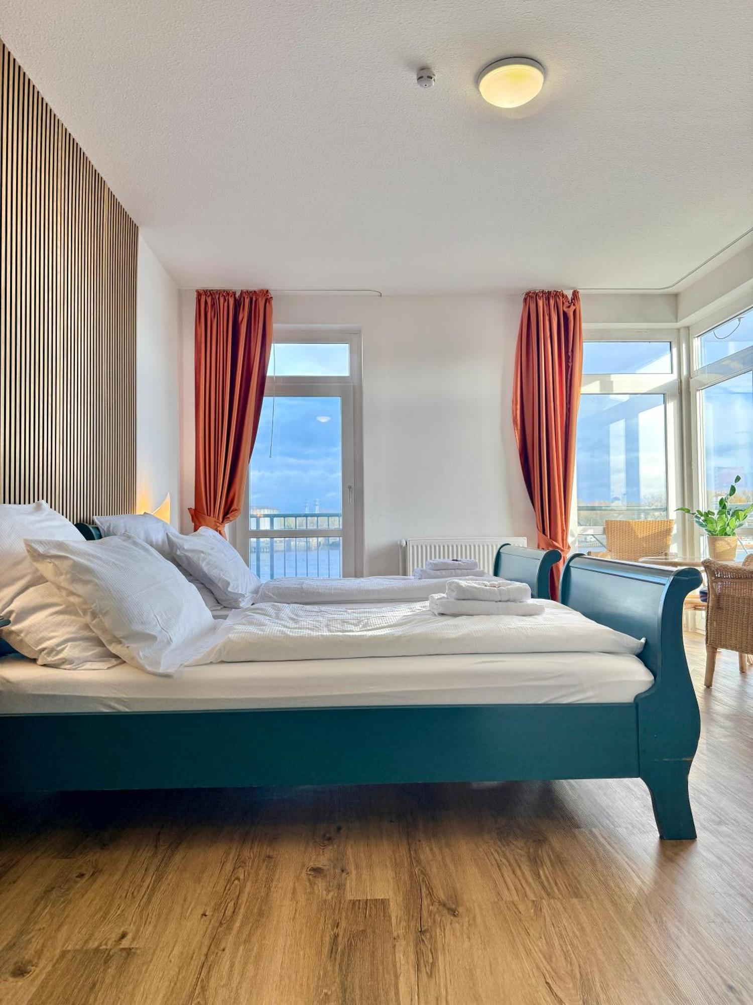 Gaestehaus Weserblick Am Weser-Sandstrand Berne Екстер'єр фото
