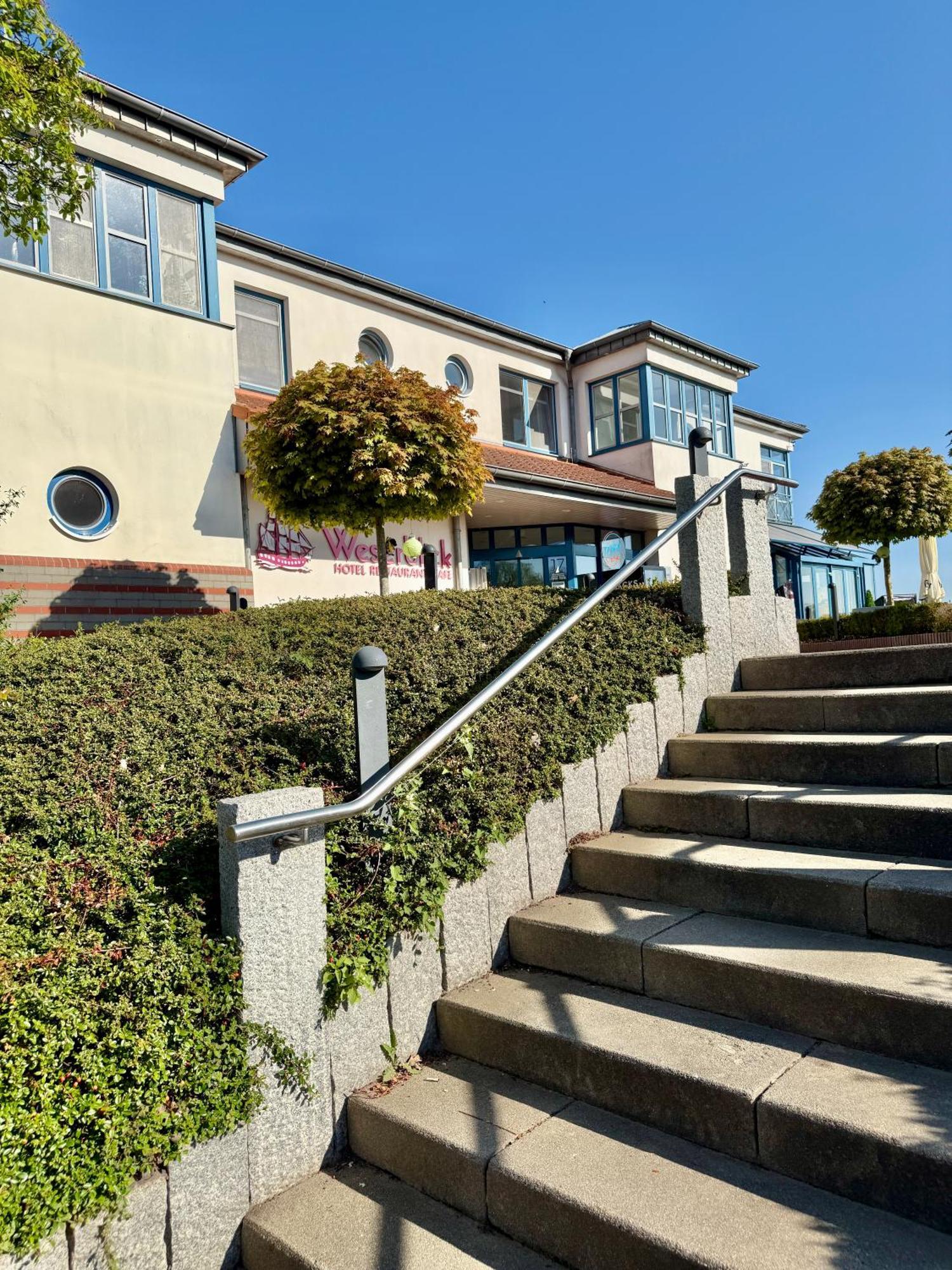 Gaestehaus Weserblick Am Weser-Sandstrand Berne Екстер'єр фото
