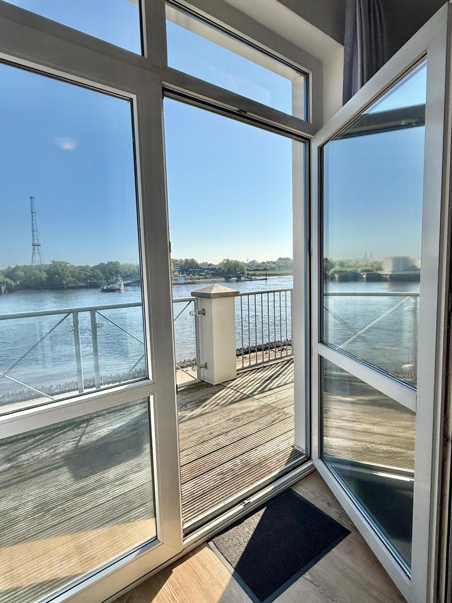 Gaestehaus Weserblick Am Weser-Sandstrand Berne Екстер'єр фото