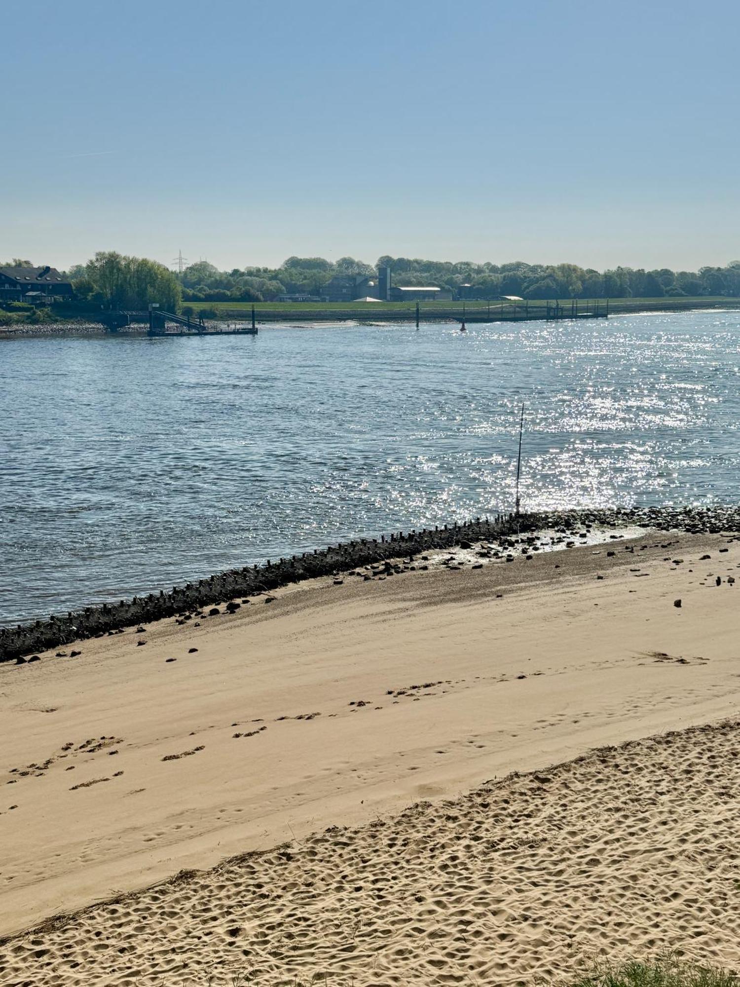 Gaestehaus Weserblick Am Weser-Sandstrand Berne Екстер'єр фото