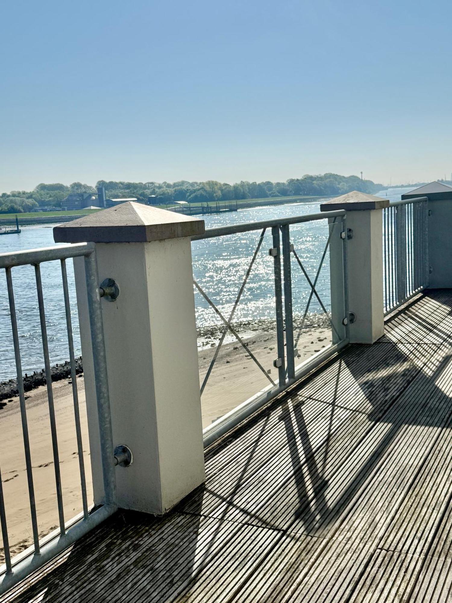 Gaestehaus Weserblick Am Weser-Sandstrand Berne Екстер'єр фото
