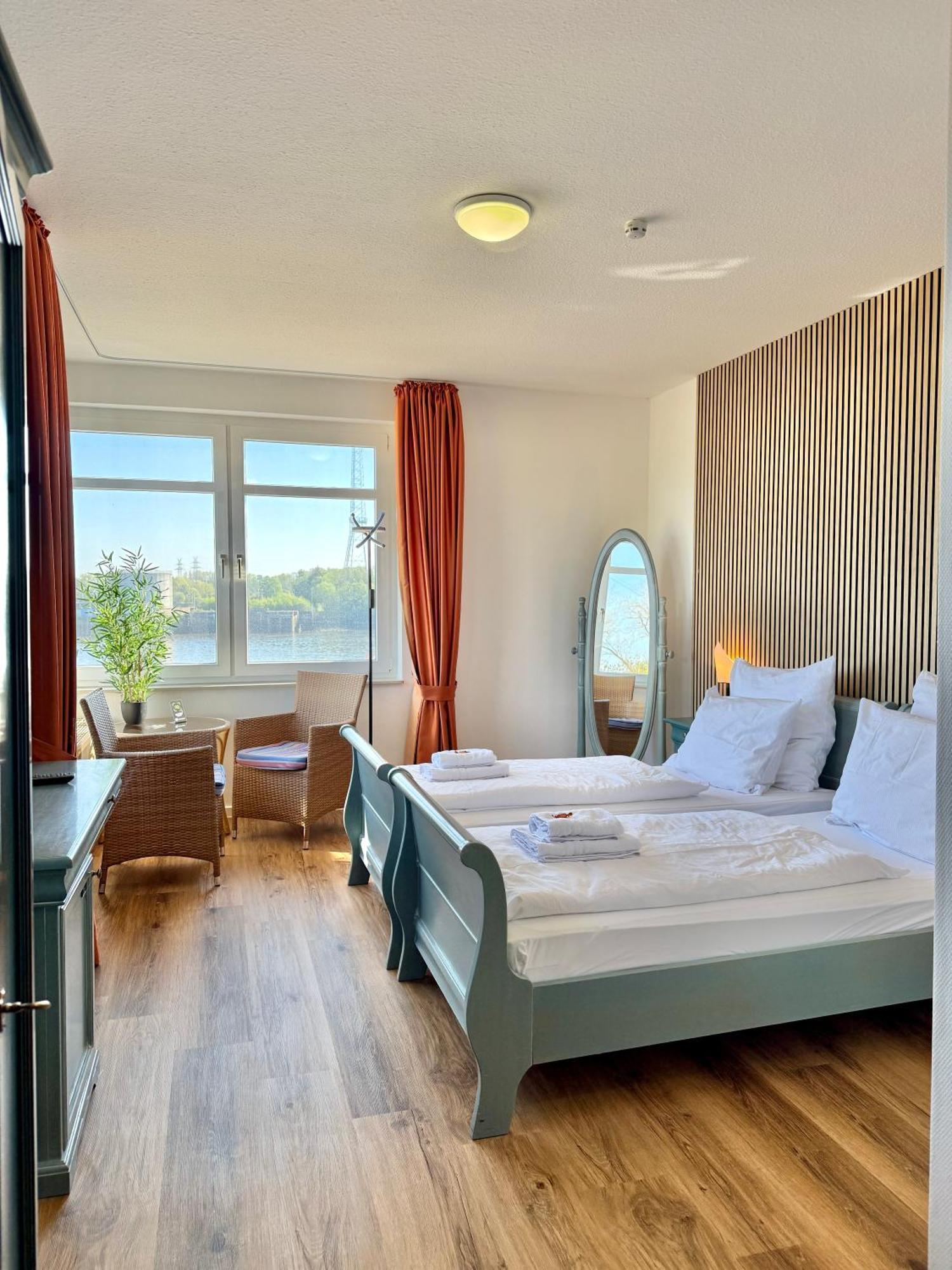 Gaestehaus Weserblick Am Weser-Sandstrand Berne Екстер'єр фото